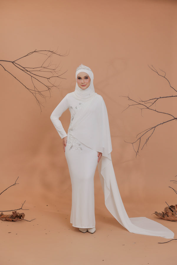 Carynna in Enchanted Ivory