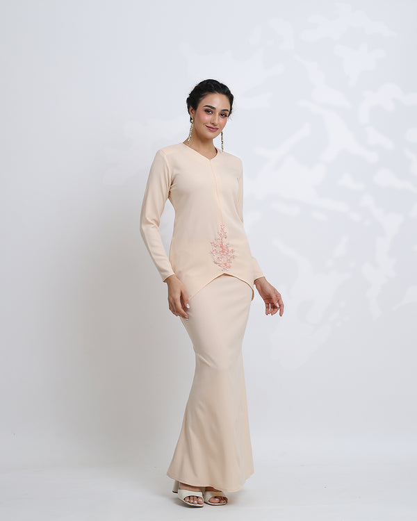 Kebaya Thalia Lace in Soft Peach